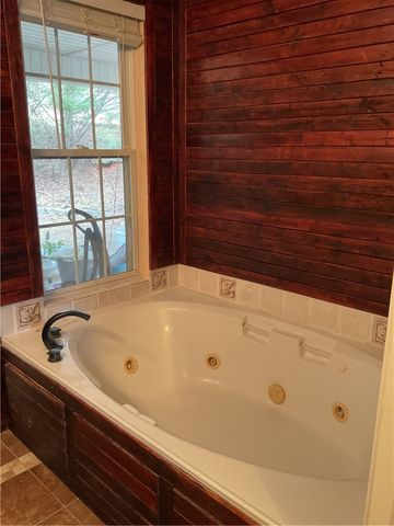 229 Cub Cove Drive, Walhalla, SC 29691