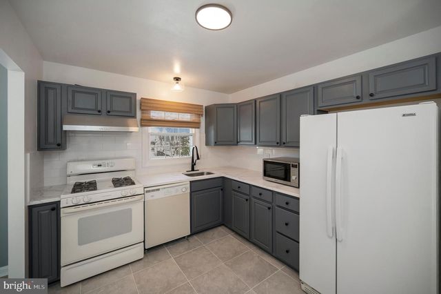 3517 WAVERLY DR, Fredericksburg, VA 22407