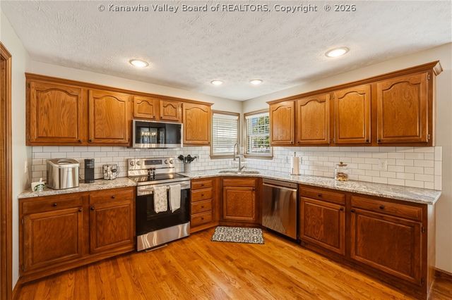 8 Meadow Ridge Drive, Hurricane, WV 25526