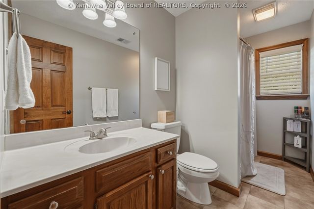 8 Meadow Ridge Drive, Hurricane, WV 25526