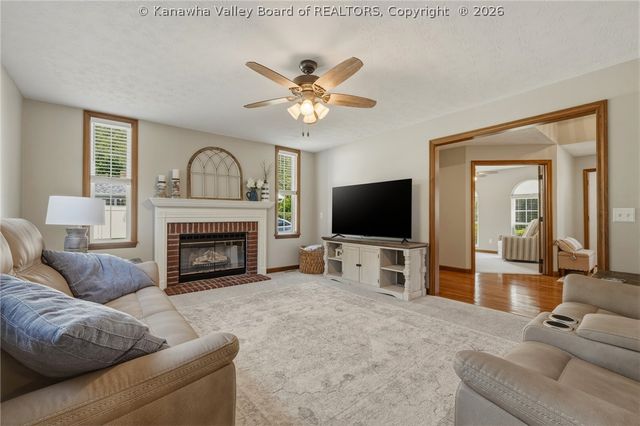 8 Meadow Ridge Drive, Hurricane, WV 25526