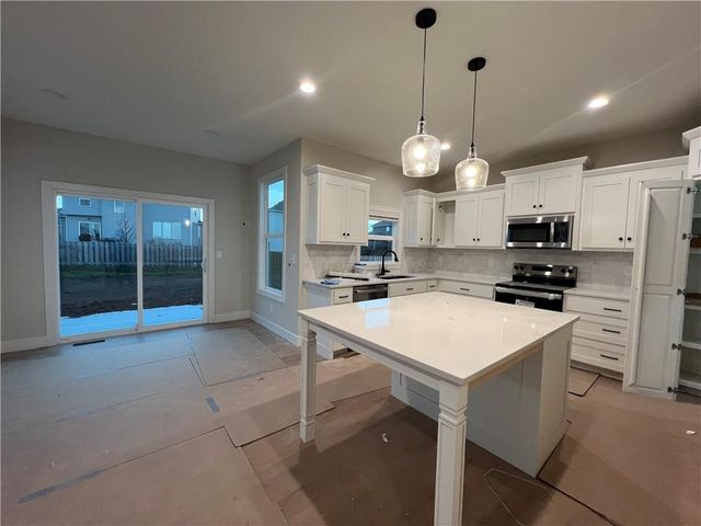 28407 W 161st Street, Gardner, KS 66030