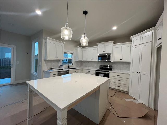 28407 W 161st Street, Gardner, KS 66030