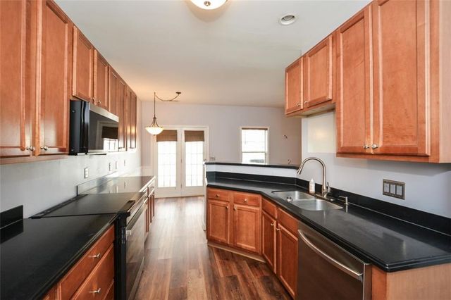 1749 Oakbrook NW Lane, Kennesaw, GA 30152