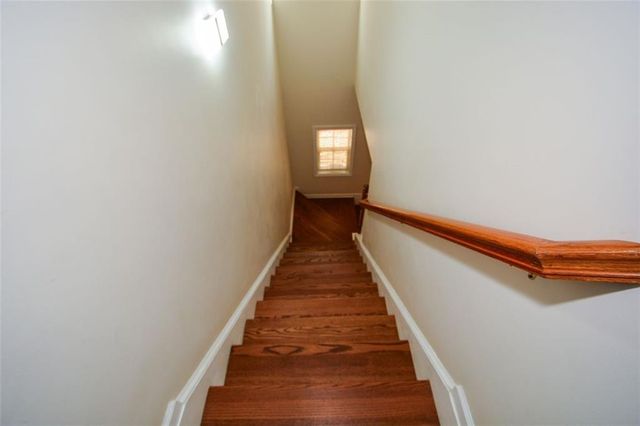 1749 Oakbrook NW Lane, Kennesaw, GA 30152