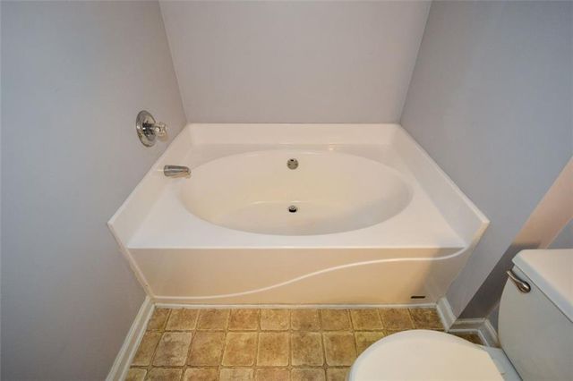 1749 Oakbrook NW Lane, Kennesaw, GA 30152