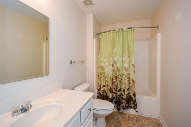 1749 Oakbrook NW Lane, Kennesaw, GA 30152