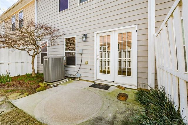 1749 Oakbrook NW Lane, Kennesaw, GA 30152