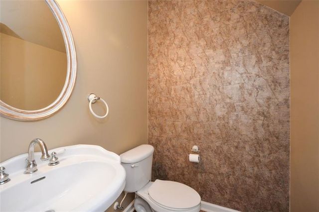 1749 Oakbrook NW Lane, Kennesaw, GA 30152