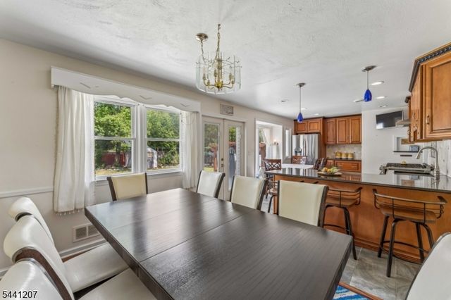 336 Darby Ln, Mountainside Boro, NJ 07092
