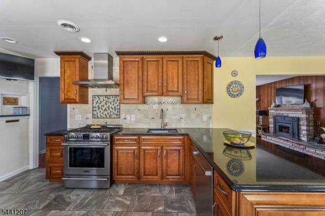 336 Darby Ln, Mountainside Boro, NJ 07092