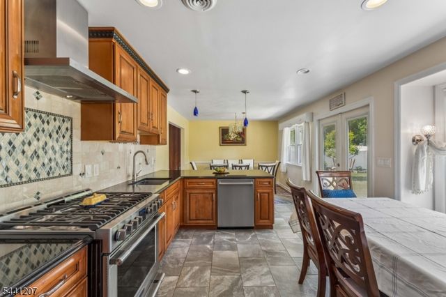 336 Darby Ln, Mountainside Boro, NJ 07092