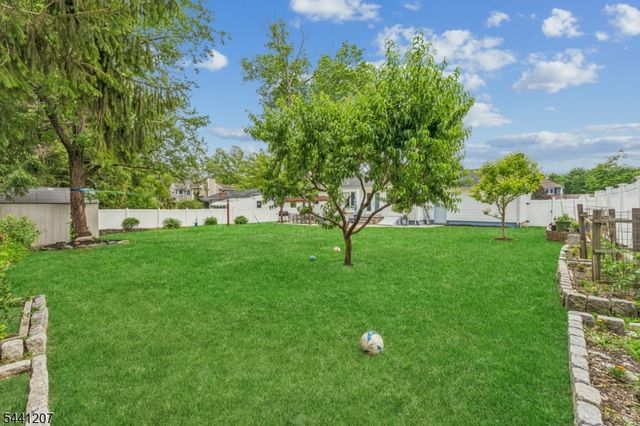336 Darby Ln, Mountainside Boro, NJ 07092