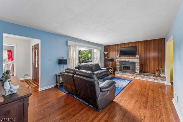 336 Darby Ln, Mountainside Boro, NJ 07092