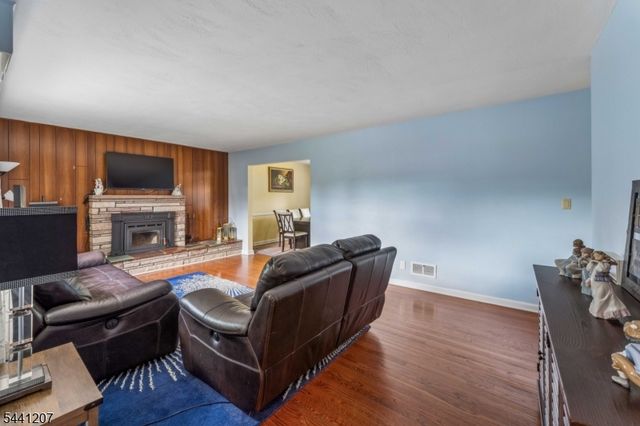 336 Darby Ln, Mountainside Boro, NJ 07092