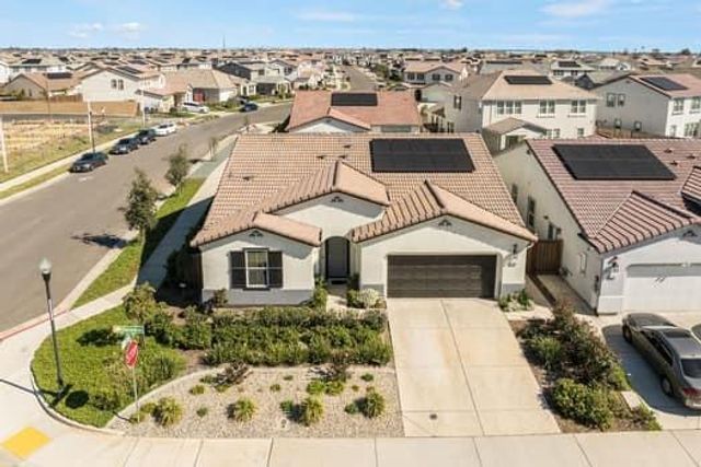 7447 Darque Way, Elk Grove, CA 95757