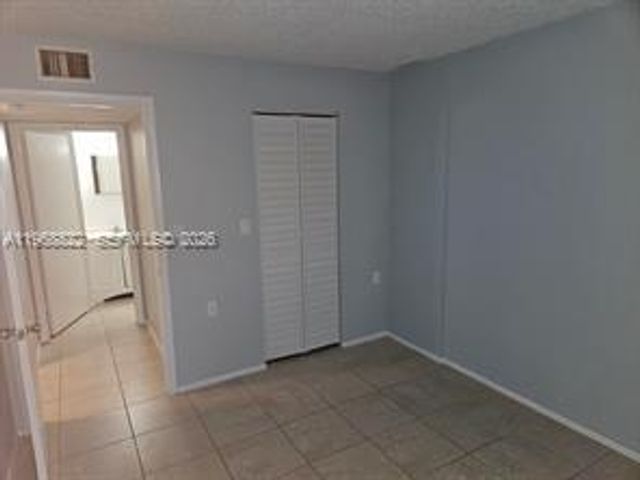 1153 Lake Victoria Dr J, West Palm Beach, FL 33411