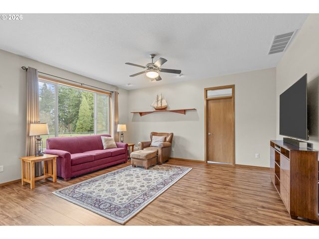 18214 S BROOKSTONE Dr, Oregon City, OR 97045