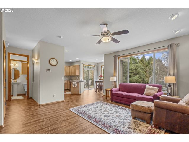 18214 S BROOKSTONE Dr, Oregon City, OR 97045