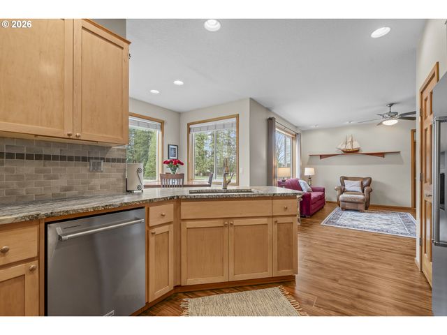 18214 S BROOKSTONE Dr, Oregon City, OR 97045