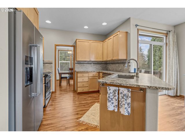 18214 S BROOKSTONE Dr, Oregon City, OR 97045