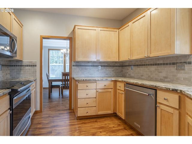 18214 S BROOKSTONE Dr, Oregon City, OR 97045