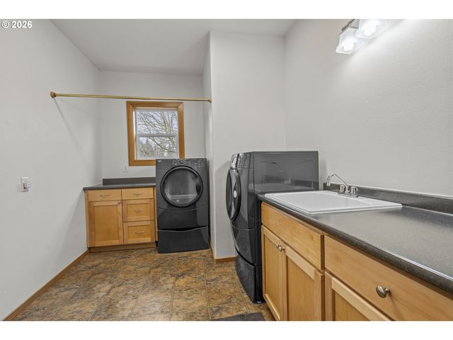 18214 S BROOKSTONE Dr, Oregon City, OR 97045