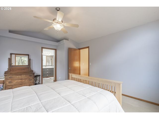 18214 S BROOKSTONE Dr, Oregon City, OR 97045