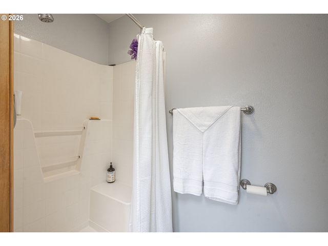 18214 S BROOKSTONE Dr, Oregon City, OR 97045