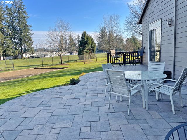 18214 S BROOKSTONE Dr, Oregon City, OR 97045