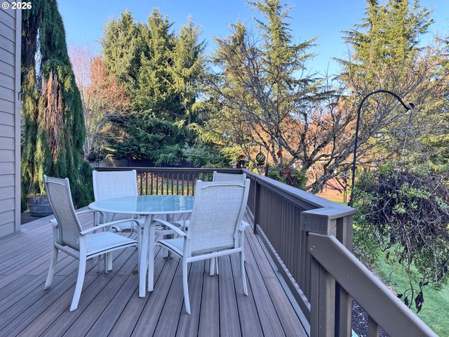 18214 S BROOKSTONE Dr, Oregon City, OR 97045