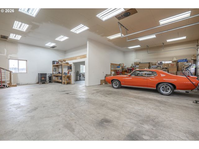 18214 S BROOKSTONE Dr, Oregon City, OR 97045