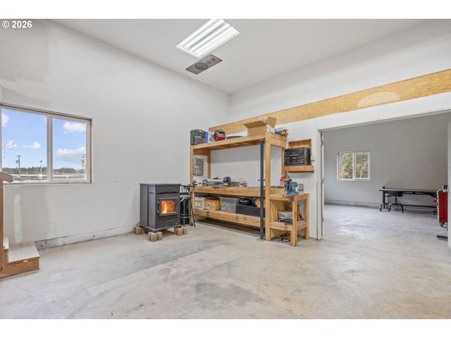 18214 S BROOKSTONE Dr, Oregon City, OR 97045