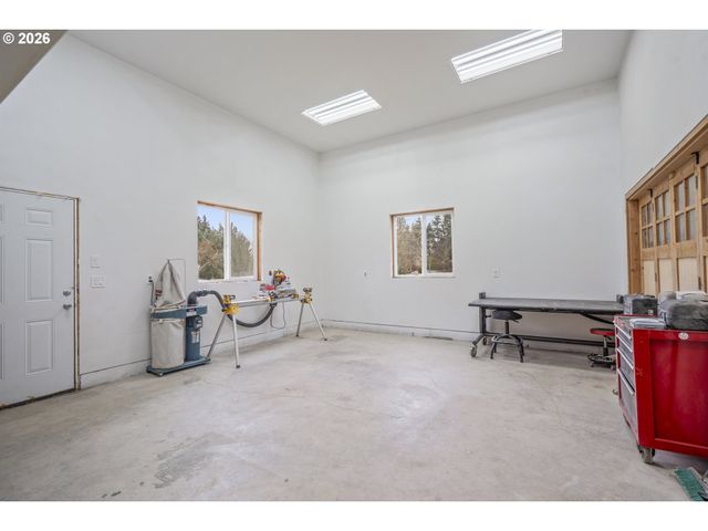 18214 S BROOKSTONE Dr, Oregon City, OR 97045