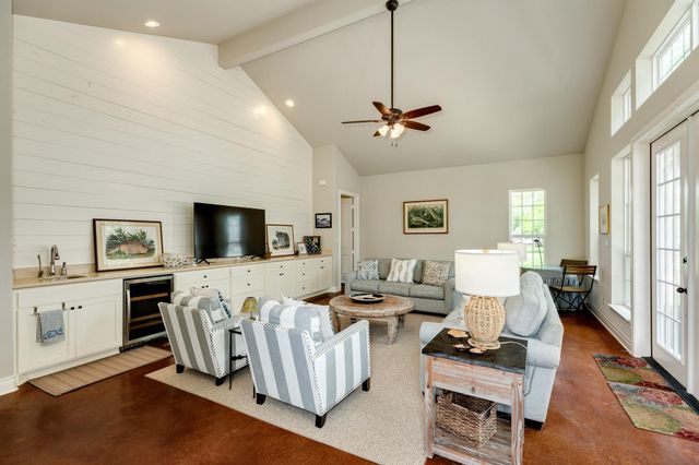 323 Cr-461b, Brazoria, TX 77422