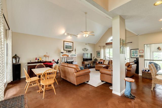 323 Cr-461b, Brazoria, TX 77422