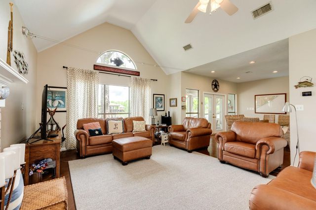 323 Cr-461b, Brazoria, TX 77422