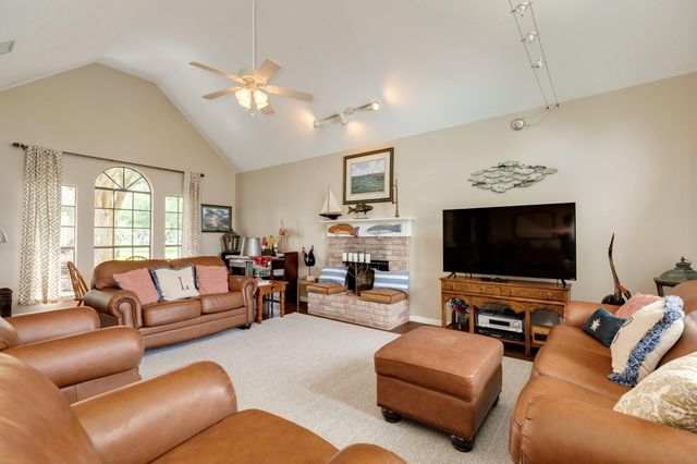 323 Cr-461b, Brazoria, TX 77422