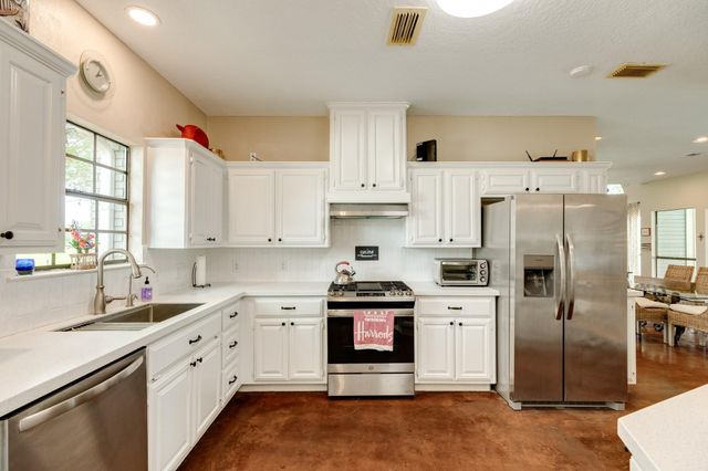 323 Cr-461b, Brazoria, TX 77422