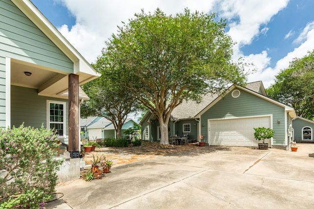 323 Cr-461b, Brazoria, TX 77422