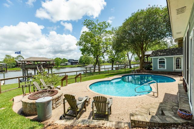323 Cr-461b, Brazoria, TX 77422