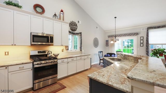 5 Constitution Way, Franklin Twp., NJ 08873