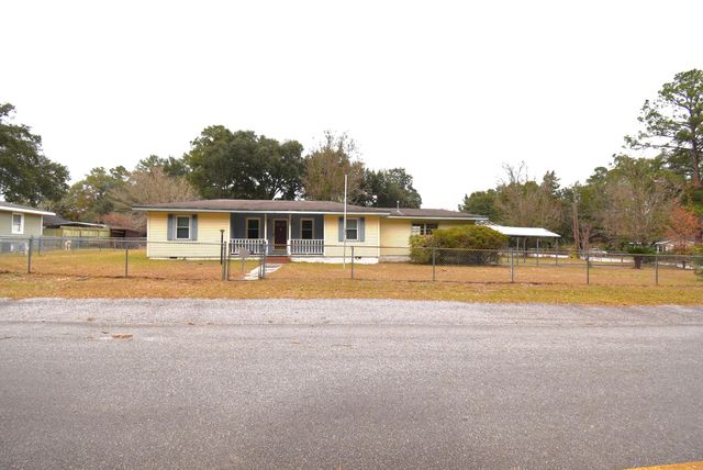 220 Fender Street, Walterboro, SC 29488