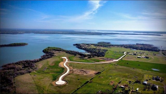1040 Waters Edge Drive, Sanger, TX 76266