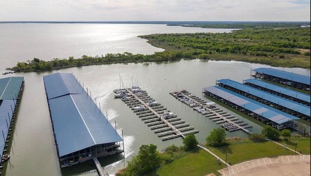 1040 Waters Edge Drive, Sanger, TX 76266