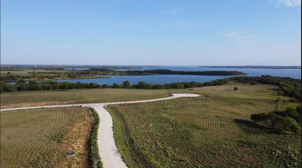 1040 Waters Edge Drive, Sanger, TX 76266