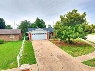 411 Oak Creek Drive, Yukon, OK 73099