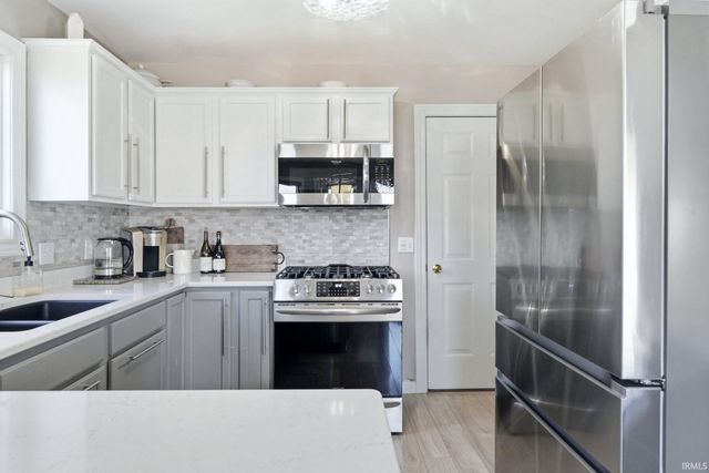 3232 Rivulet Run, Fort Wayne, IN 46818