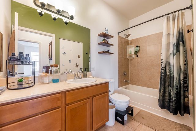17 W 35th Street 304, Chicago, IL 60616