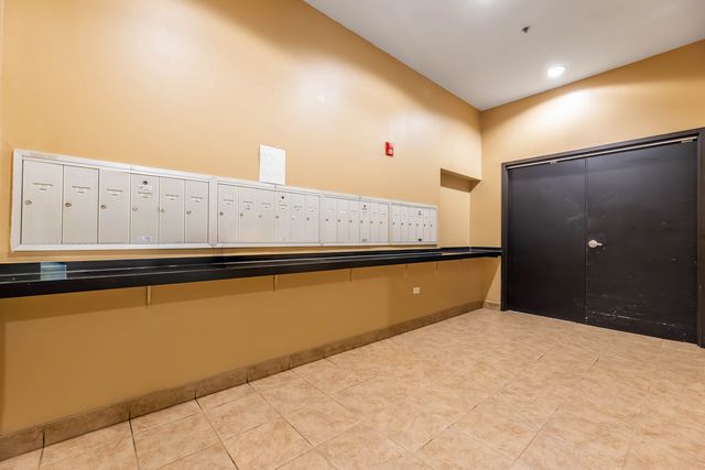 17 W 35th Street 304, Chicago, IL 60616